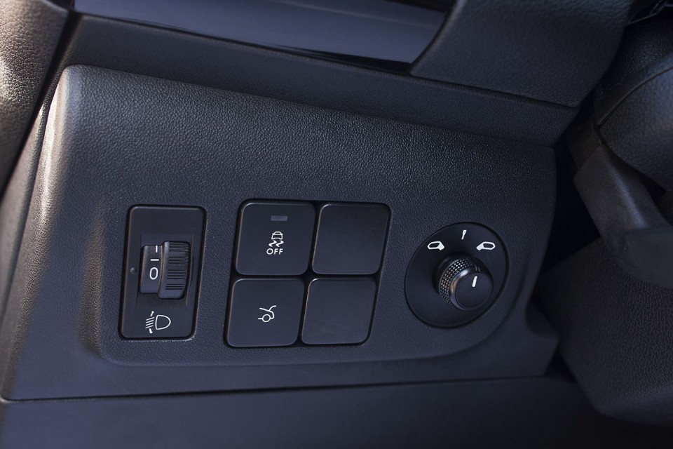 Photo boutons complémentaires Peugeot 301 I Brun Rich Oak (2012